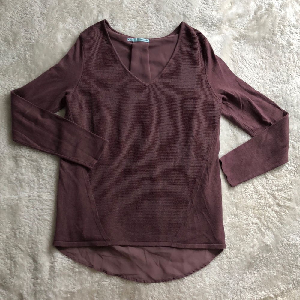 Maurice’s Sweater Size Medium w/ Peek-A-Boo Back